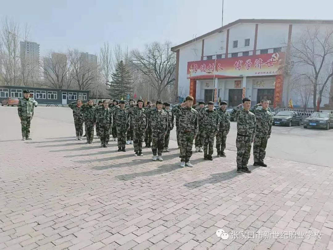 2019級(jí)新生軍訓(xùn)5.jpg
