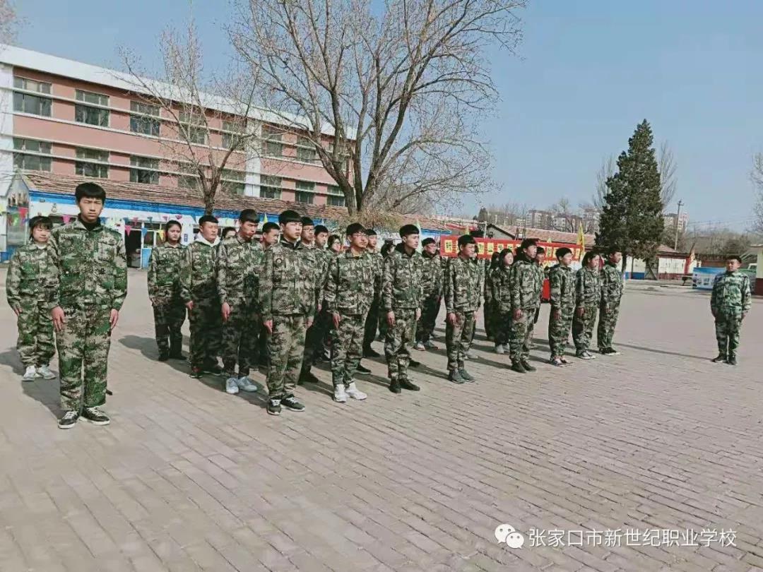 2019級(jí)新生軍訓(xùn)6.jpg