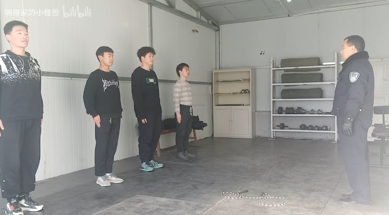 警行—體能訓練（跳繩）